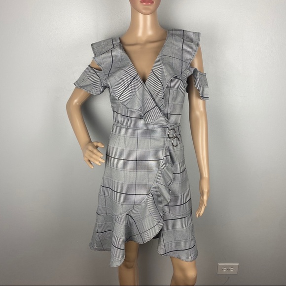 NEW J.O.A. COLD-SHOULDER RUFFLE PLAID MINI DRESS - Picture 2 of 10